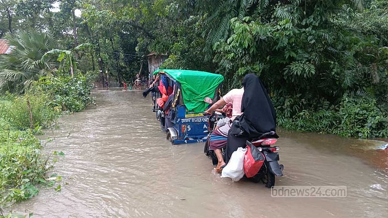 লক্ষ্মীপুরে জোয়ারের পানিতে হাজারো মানুষের দুর্ভোগ