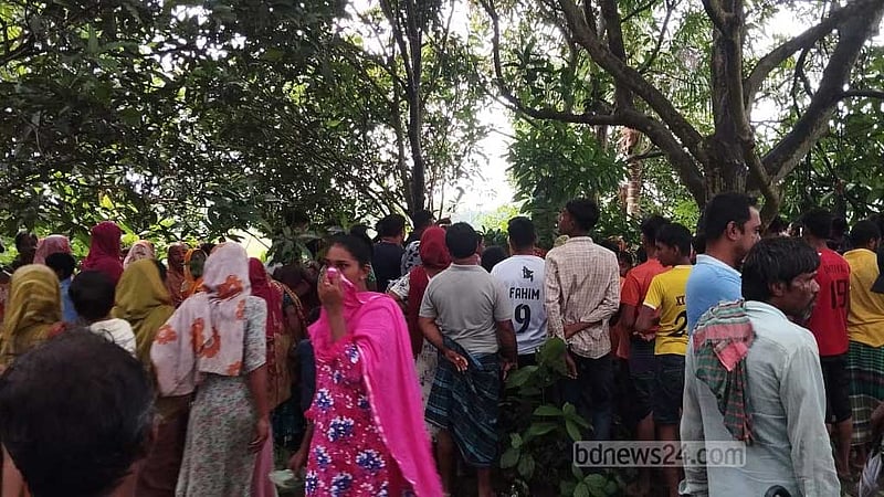 মানিকগঞ্জে গৃহবধূর ঝুলন্ত লাশ উদ্ধার