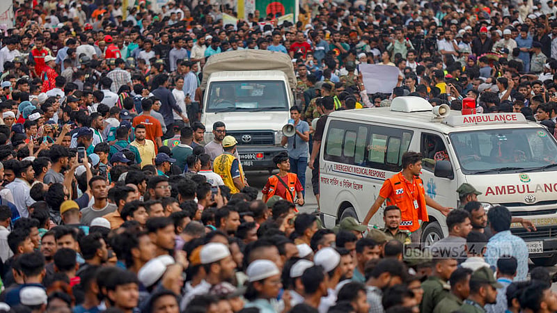 যুদ্ধবিমানের ছোবল, ঐক্যের শক্তি ও বেঁচে থাকার গল্প