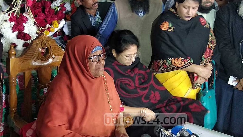 পদোন্নতিতে ‘অনিয়ম’: সাবেক প্রতিমন্ত্রী মন্নুজানের বিরুদ্ধে অভিযোগপত্র দেবে দুদক