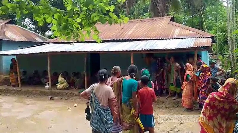 পড়ে যাওয়া মোবাইল তুলতে সেপটিক ট্যাংকে নেমে ৪ জনের মৃত্যু