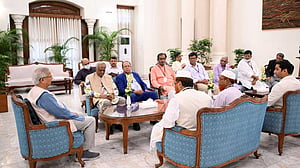 ১৩ দল ও এক জোটের সঙ্গে বৈঠকে ইউনূস