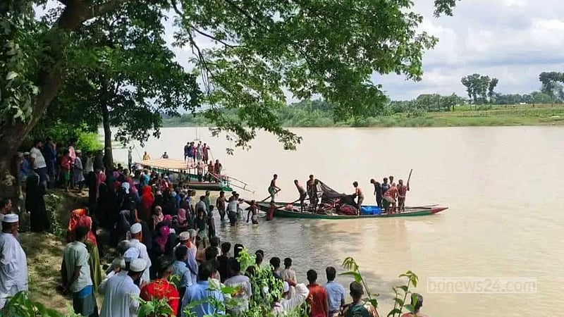 ব্রহ্মপুত্রে নৌকাডুবি: ১ শিক্ষার্থীর মরদেহ উদ্ধার, নিখোঁজ ২