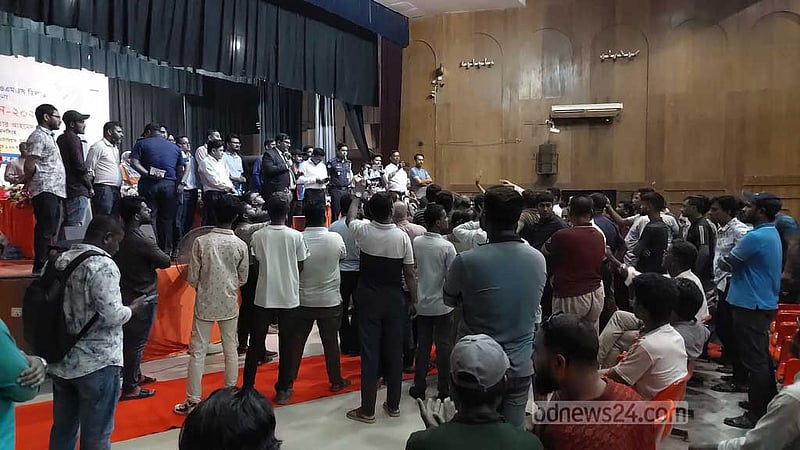 ময়মনসিংহে হট্টগোলে স্থগিত ওএমএসের ডিলার নিয়োগ