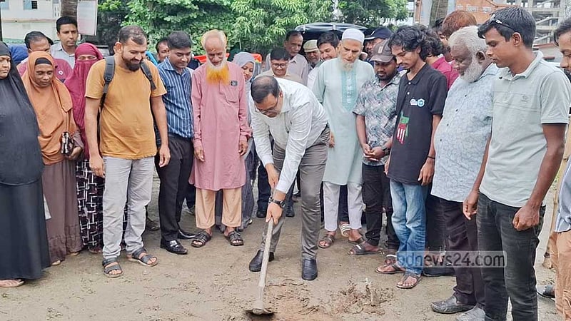 নওগাঁয় ‘জুলাই স্মৃতিস্তম্ভ’ নির্মাণ কাজের উদ্বোধন