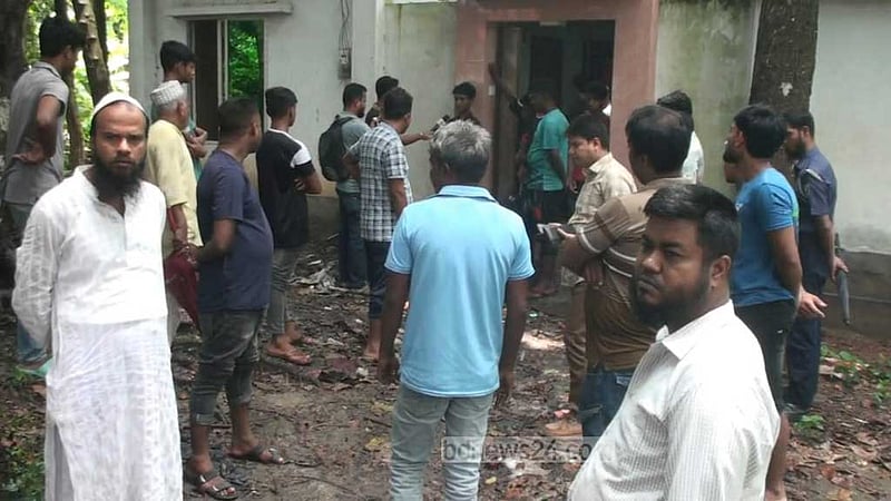 নাটোরে শিশু শ্রমিকের ঝুলন্ত লাশ উদ্ধার, পুলিশের ধারণা ‘আত্মহত্যা’
