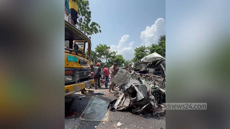নাটোর ট্রাক-মাইক্রোবাস সংঘর্ষে নিহত ৬