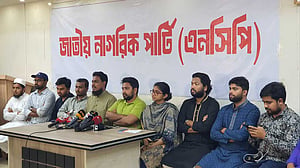 উপদেষ্টারা ‘দায়িত্বশীল’ আচরণ করলে এমন পরিস্থিতি তৈরি হতো না: নাহিদ