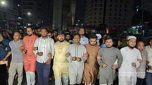জুলাই পদযাত্রার ভ্যানে ‘হাতবোমা বিস্ফোরণ’, এনসিপির বিক্ষোভ