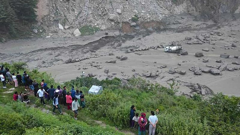 নেপালে প্রাণঘাতী বন্যা হয়েছে তিব্বতের ‘হিমবাহ হ্রদ উপচে’