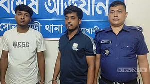 নোয়াখালীতে বাস থামিয়ে যাত্রীকে মারধর, মামলার পর গ্রেপ্তার ২