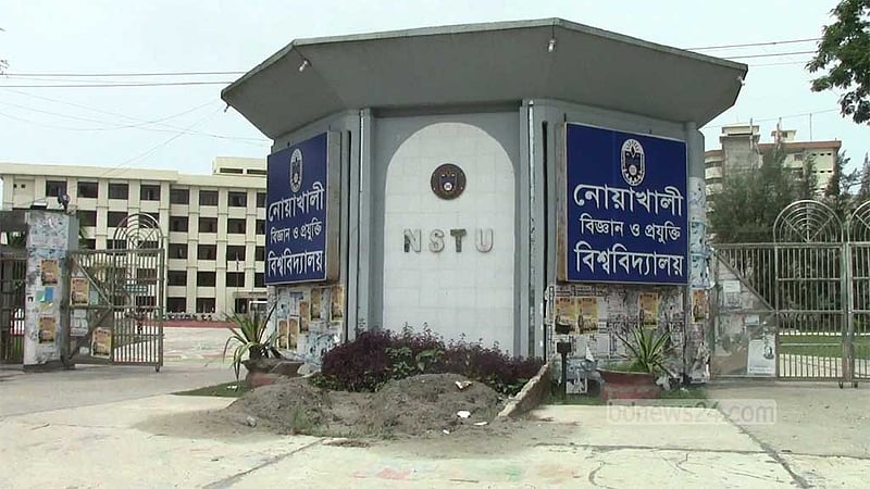 নোবিপ্রবিতে ছাত্রী হলে পুরুষ কর্মচারীর তল্লাশি, বিক্ষোভ ছাত্রীদের