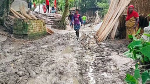 বৃষ্টি হলেই হাঁটু সমান কাঁদা, চরম ভোগান্তিতে মামাখালীর মানুষ