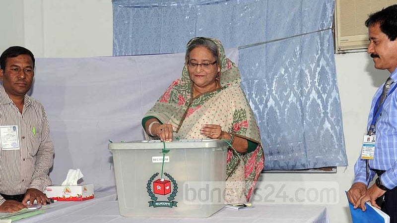 ‘বিতর্কিত’ তিন নির্বাচন: ভোটগ্রহণ কর্মকর্তাদের তথ্য নিচ্ছে ইসি