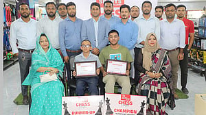 দুরন্ত স্পোর্টস গ্যালারির দাবা প্রতিযোগিতায় চ্যাম্পিয়ন হৃশিন