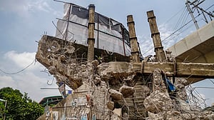 প্রজন্ম চত্বরের ত্রিকোণ স্থাপনাটি ভাঙা হল, সেখানে হবে ‘জুলাই মনুমেন্ট’