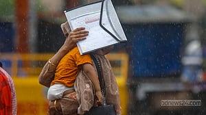 অবরোধ আর বৃষ্টির ভোগান্তিতে শিশুরাও