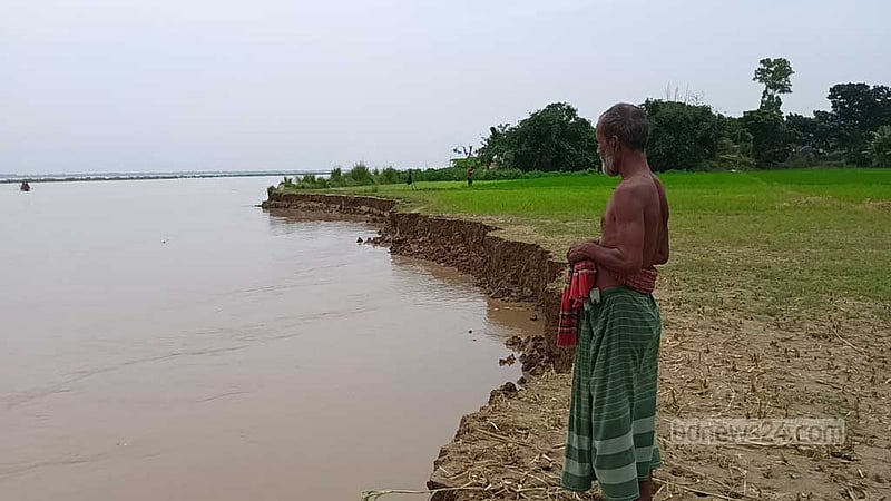 রাজবাড়ীতে পদ্মার ভাঙন: ‘আল্লাহ যে আমাগে কনে নিবি’