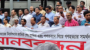 হাসিনার ‘সহযোগী’ ঢাবি শিক্ষকদেরও বিচার চায় সাদা দল