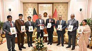 সুপ্রিম কোর্টের বার্ষিক প্রতিবেদন রাষ্ট্রপতির হাতে