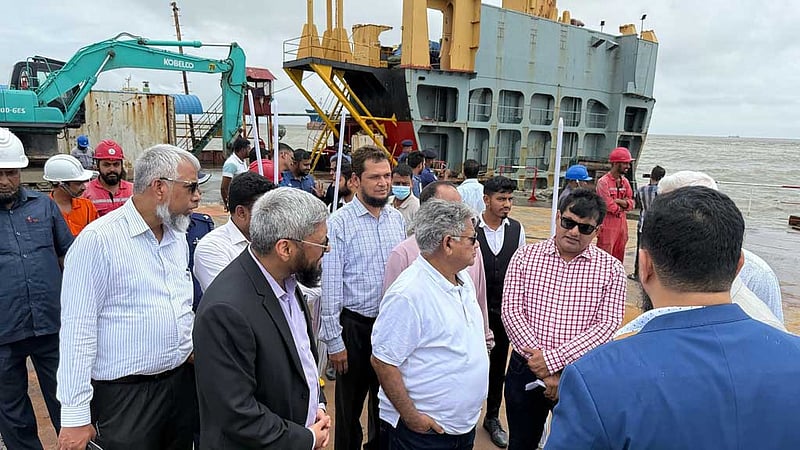 ‘গ্রিন ইয়ার্ড’ না হলে জাহাজ ভাঙা কারখানা বন্ধ করতে হবে: নৌ উপদেষ্টা