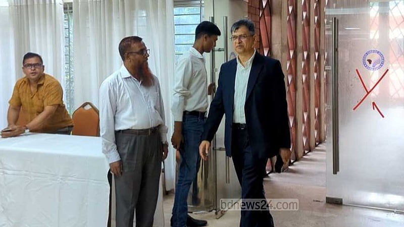 ঐকমত্যর বৈঠক: প্রথমে বিএনপির ‘ওয়াকআউট’, পরে ফায়ার অ্যালার্ম