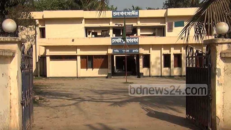 ধস্তাধস্তির সময় হাসুয়ার আঘাতে প্রাণ গেল ‘মাদকাসক্তের’, মা গ্রেপ্তার