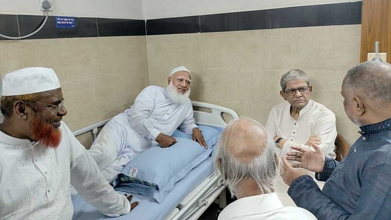 হাসপাতালে জামায়াত আমির, দেখতে গেলেন ফখরুল