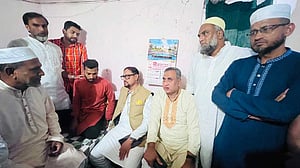 চট্টগ্রামে নালায় পড়ে প্রাণ হারানো হুমাইরার বাসায় মেয়র শাহাদাত