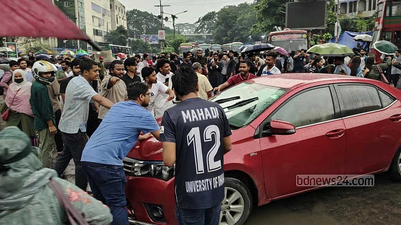 গোপালগঞ্জে এনসিপির সমাবেশ ঘিরে হামলার প্রতিবাদে শাহবাগ অবরোধ