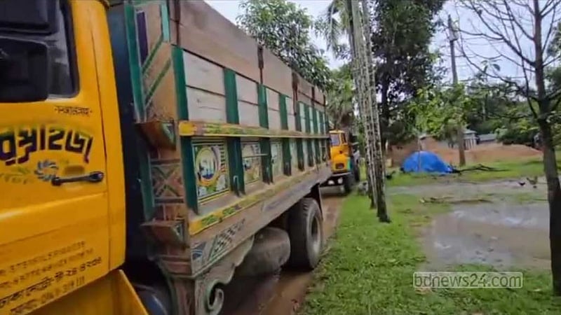 শেরপুরে অবৈধ বালু পরিবহন: ৯ ট্রাক জব্দ, চালকসহ ৯ জনের কারাদণ্ড