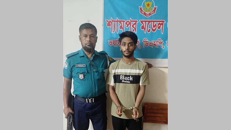 শ্যামপুরে বাসে ‘আগুন দেওয়ার চেষ্টা’, ছাত্রলীগকর্মী গ্রেপ্তার