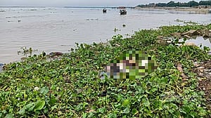 সিরাজগঞ্জের যমুনায় যুবকের মরদেহ, পচে-গলে বেরিয়ে গেছে হাঁড়