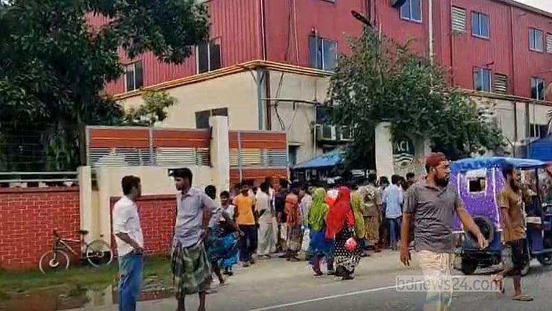 সিরাজগঞ্জে মানসিক প্রতিবন্ধীকে কুপিয়ে হত্যা, লাশে আগুন