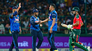 হতশ্রী ব্যাটিং-বোলিংয়ে বাংলাদেশের হার