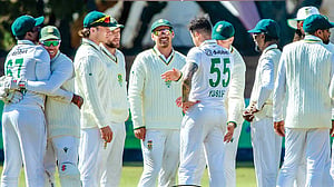 জিম্বাবুয়েকে হোয়াইটওয়াশ করে দক্ষিণ আফ্রিকার টানা ১০