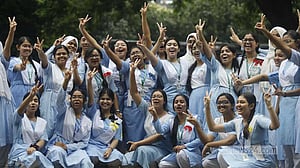 এসএসসি: মেয়েদের পেছনেই থাকল ছেলেরা