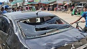 পাথর কোয়ারি খোলার দাবির মধ্যে সিলেটে পর্যটকবাহী গাড়িতে হামলা