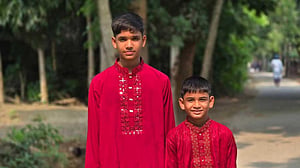 মাইলস্টোন ট্র্যাজেডি: ছোট ছেলেকে নিয়ে বড় ছেলের অপেক্ষায় ছিলেন বাবা