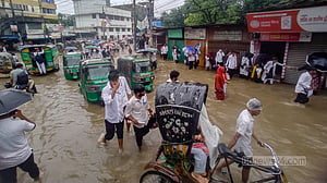 ৩ ঘণ্টার বৃষ্টিতে ডুবল চট্টগ্রাম