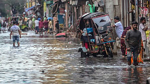 নোংরা পানিতে ভরা উত্তর জুরাইনের ‘পাইপ রাস্তা’