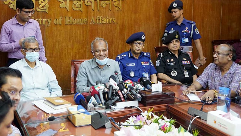 আসিফের অস্ত্রের ম্যাগাজিন ‘শুধুই ভুল’, বুঝতে পেরেছেন জাহাঙ্গীর