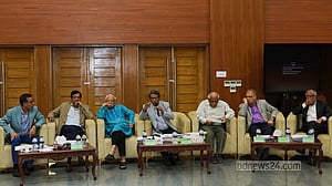 কিছু বিষয় ‘অমীমাংসিত’, সব দলকে ছাড় দেওয়ার আহ্বান আলী রীয়াজের