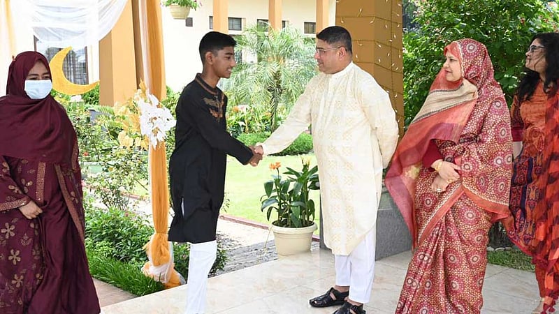 সেনাপ্রধানের ঈদের শুভেচ্ছা বিনিময়