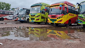 খানাখন্দে বেহাল বাগেরহাট বাস টার্মিনাল, নষ্ট হচ্ছে গাড়ির যন্ত্রাংশ