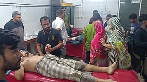 বাগেরহাটে গ্রামবাসীর দুই পক্ষের সংঘর্ষে নিহত ১, আহত ২০