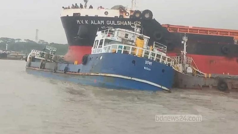 মোংলায় লাইটার কার্গোর ধাক্কায় সিমেন্ট তৈরির কাঁচামাল বোঝাই জাহাজ ডুবি