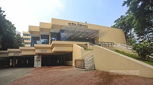 শিল্পকলায় মিলনায়তন ‘সংরক্ষিত’, নাটক হবে কোথায়