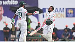 শান্ত-মুশফিকের ব‍্যাটে বাড়ছে রান