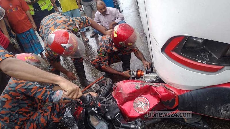 বরিশালে বাসের সঙ্গে সংঘর্ষে মোটরসাইকেল চালক নিহত